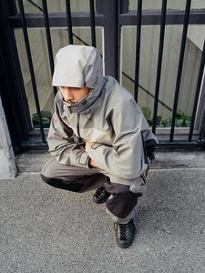 這季的 DESCENTE x JJJJound，有點 Travis 會心動的感覺