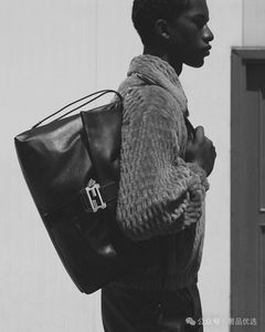 FENDI 上架2025秋冬男士新款 Flux 手袋：郵差包和雙肩包