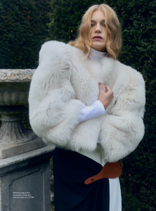 毛衣+闊腿褲、羽絨服+裙子，這5組搭配照著穿就很時髦！