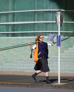 不想背帆布兜上班了？？這7款通勤包實用、好看、性價比還很不錯！